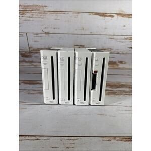 Lot of 4 Nintendo Wii Consoles power on AS IS (For Parts/Repairs)